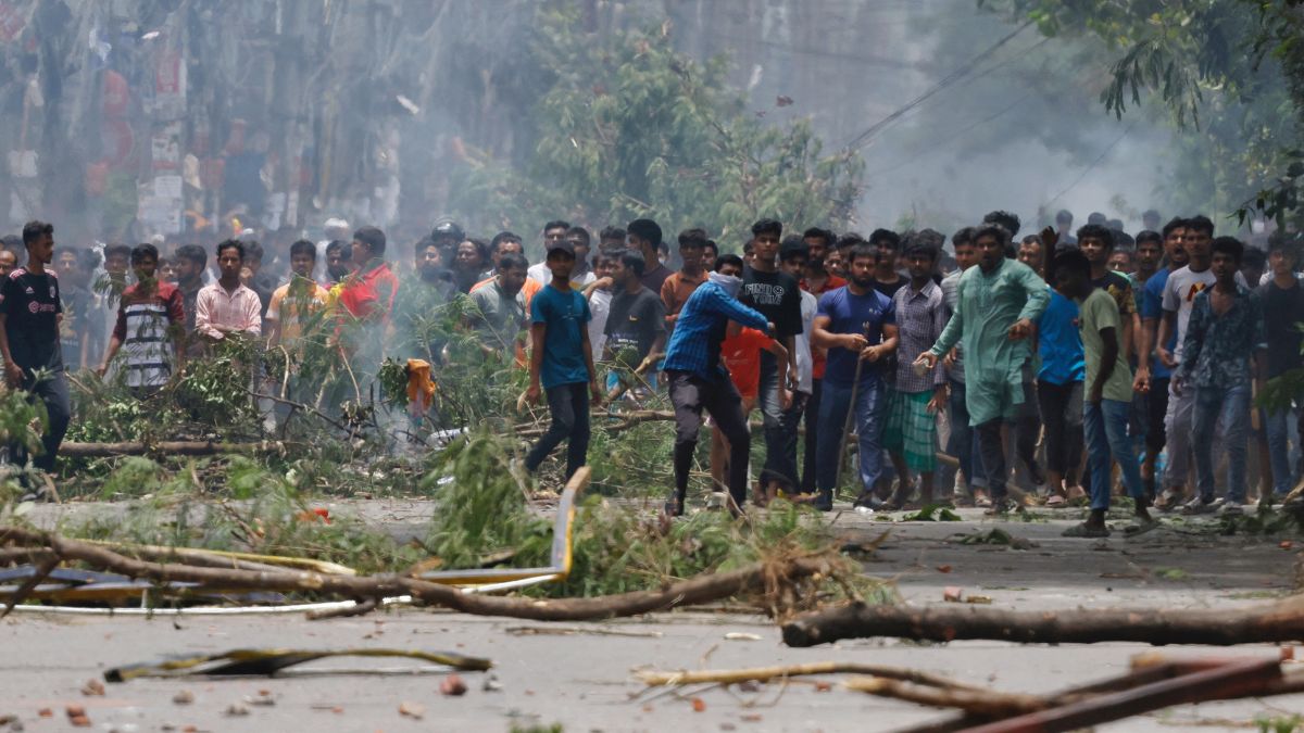 How security forces, taxis helped over 300 Indian students escape violence-hit Bangladesh How security forces, taxis helped over 300 Indian students escape violence-hit Bangladesh
