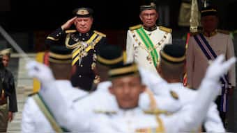  The incoming 17th King of Malaysia, the Sultan of Johor, Sultan Ibrahim Sultan Iskandar salutes the guard of honour, beside Malaysia's Prime Minister Anwar Ibrahim at the National Palace in Kuala Lumpur, Malaysia January 31, 2024. REUTERS