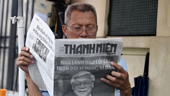 Vietnamese mourn late leader Nguyen Phu Trong with black profile pictures