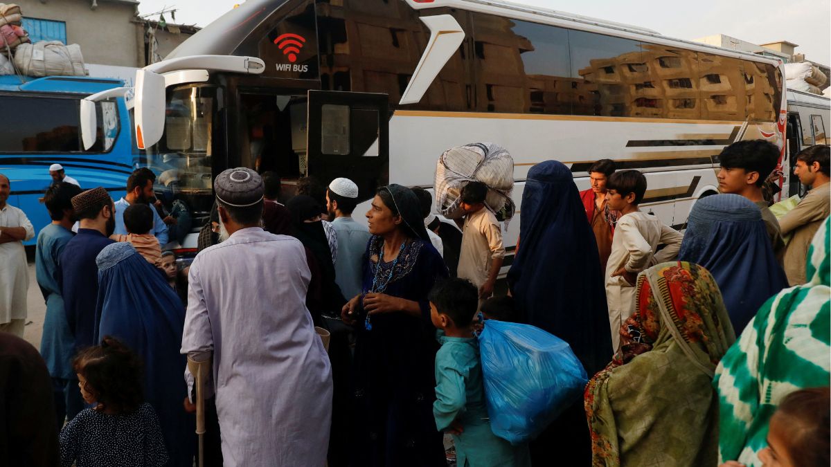 Over 2,000 Afghans return from Iran & Pakistan: Are migrants facing persecution in these countries? Over 2,000 Afghans return from Iran & Pakistan: Are migrants facing persecution in these countries?