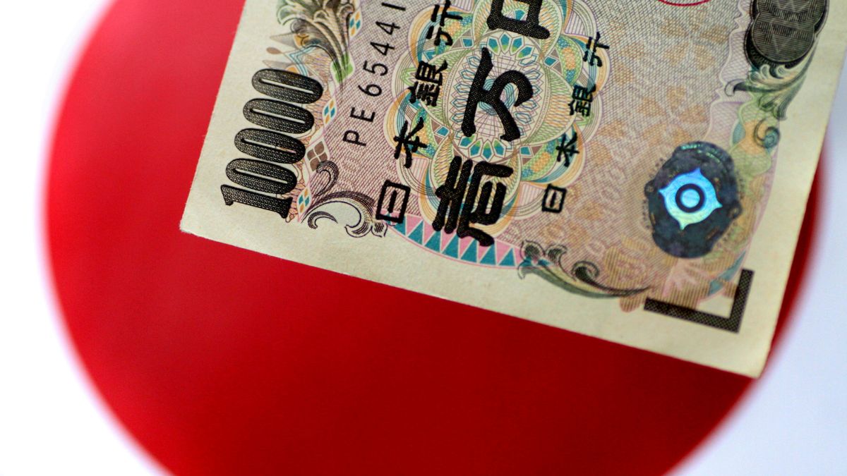 Japan increases interest rates, slashes bond purchases amid Yen weakness Japan increases interest rates, slashes bond purchases amid Yen weakness