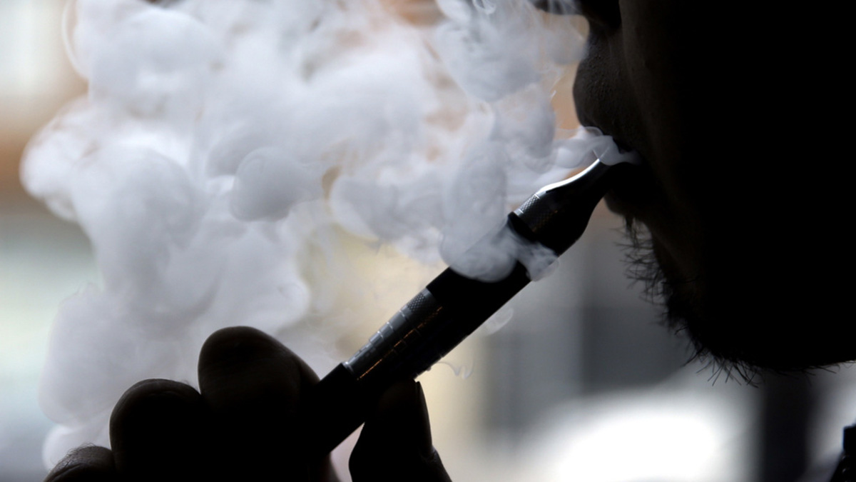 England mulls to ban vape outside schools and hospitals. Represtative Image / AP England mulls to ban vape outside schools and hospitals. Represtative Image / AP