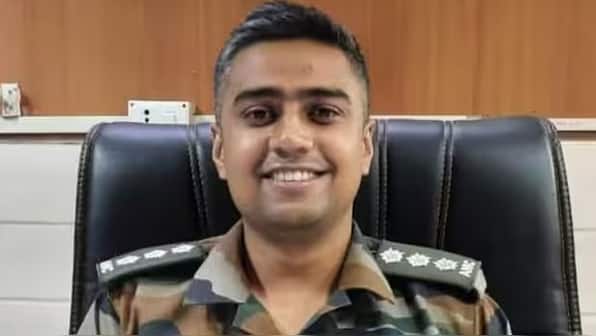 What are the ‘next of kin’ rules in the Armed Forces that Capt Anshuman Singh’s parents want changed?