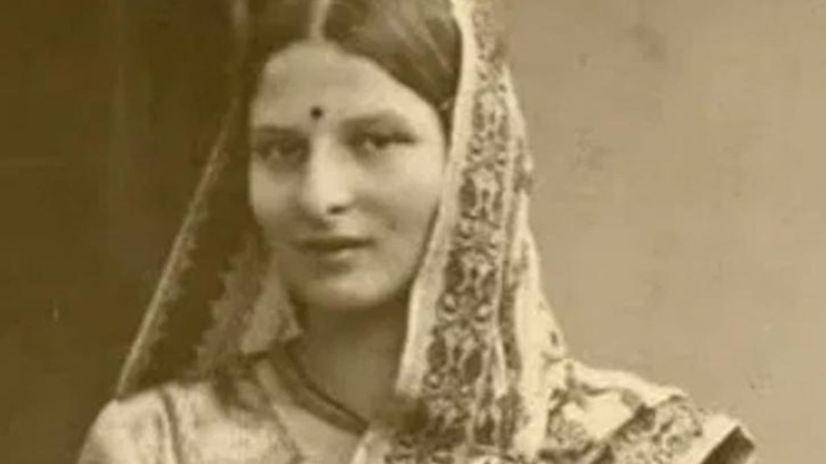 Meet Savitri Khanolkar, the Swiss-born woman who designed the Param Vir Chakra awarded to 4 Kargil War heroes Meet Savitri Khanolkar, the Swiss-born woman who designed the Param Vir Chakra awarded to 4 Kargil War heroes