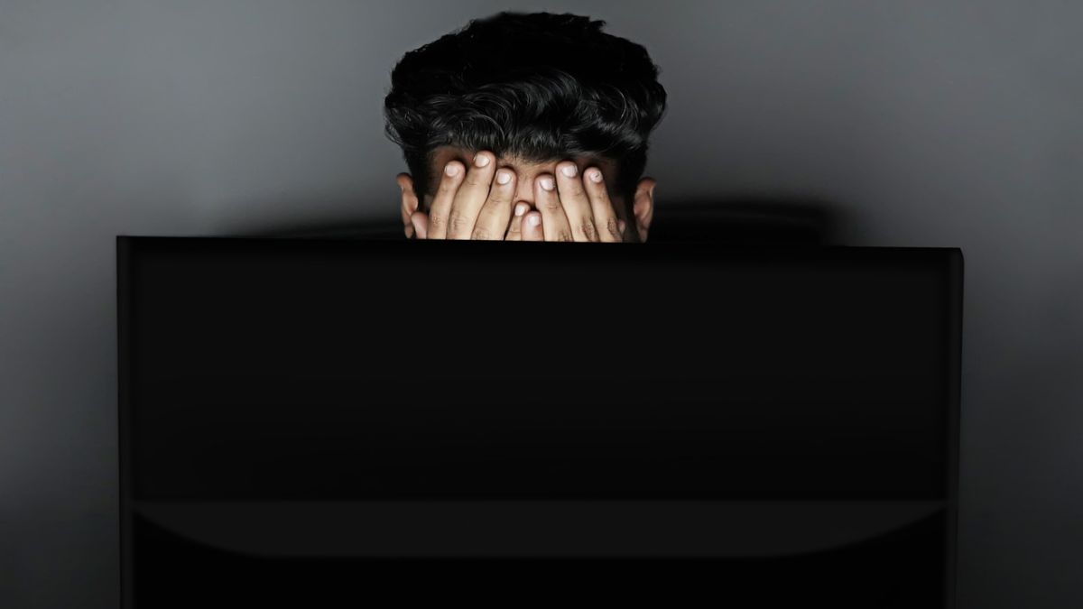 Karnataka’s 14-hour work proposal: What does working for 70 hours a week do to the body? Karnataka’s 14-hour work proposal: What does working for 70 hours a week do to the body?