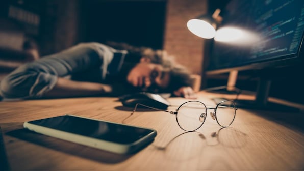 Australians can now legally ignore bosses after work hours, get 'right to disconnect'