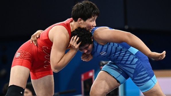  No repechage for Reetika Hooda after she loses quarter-final bout to Aiperi Medet Kyzy