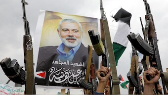 Terrorists raise their guns with photo of slain Hamas chief Ismail Haniyeh in Yemen (Photo: AP)