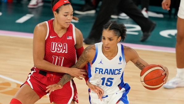  USA women's basketball team win gold in final event of Games