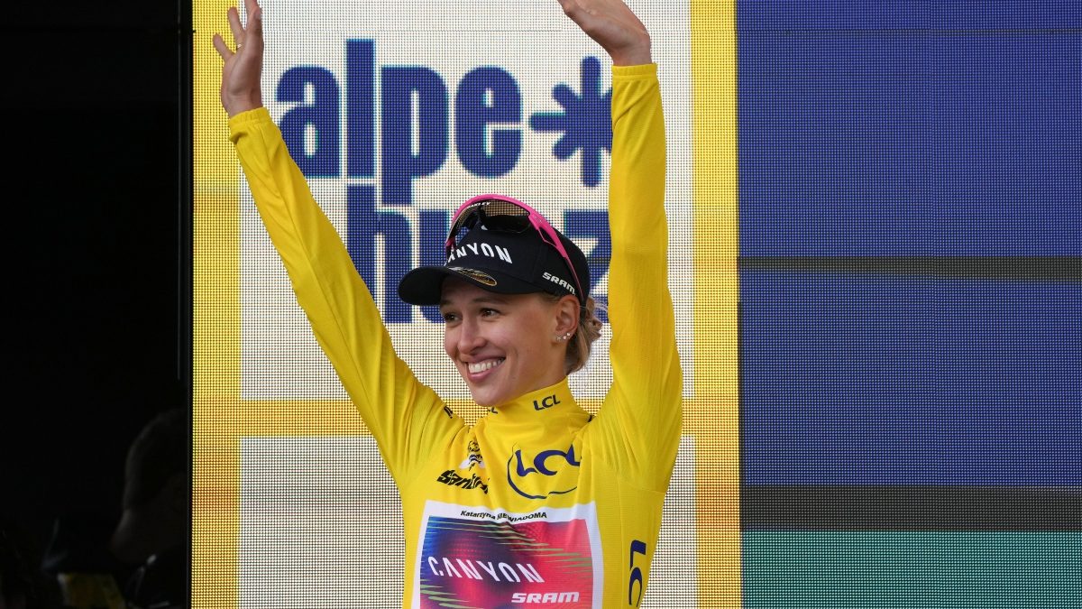 Poland's Katarzyna Niewiadoma clinches women's Tour de France title with close finish Poland's Katarzyna Niewiadoma clinches women's Tour de France title with close finish