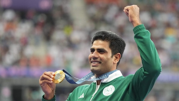  Arshad Nadeem's reaction to buffalo gift from his father-in-law after gold medal at Paris 2024