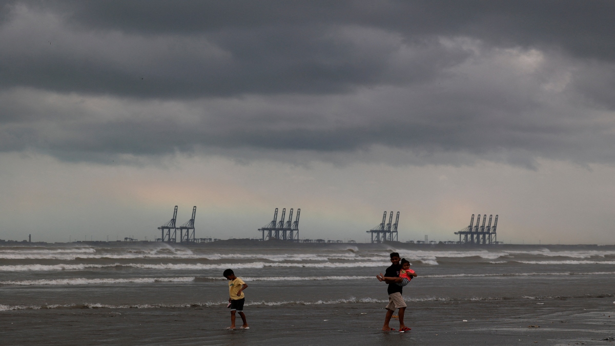 India, Pakistan brace for rare August cyclone, thousands evacuated, schools shut India, Pakistan brace for rare August cyclone, thousands evacuated, schools shut