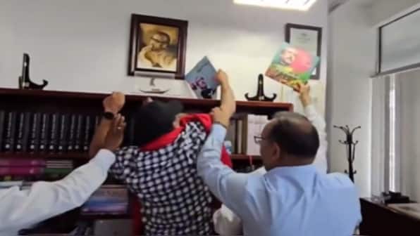 In US, Khaleda Zia supporters storm Bangladesh consulate to remove Mujibur Rahman's portrait