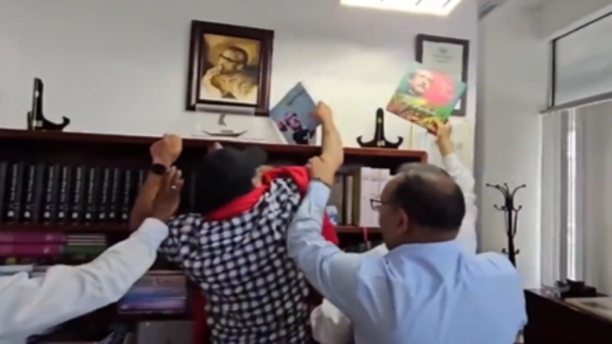 A BNP supporter removes the portrait of Sheikh Hasina's father Sheikh Mujibur Rahman from Bangladesh consulate in New York on Tuesday. Screengrab A BNP supporter removes the portrait of Sheikh Hasina's father Sheikh Mujibur Rahman from Bangladesh consulate in New York on Tuesday. Screengrab