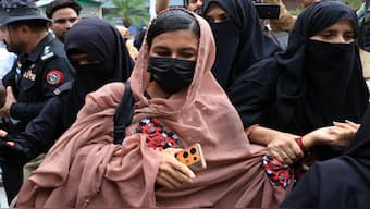 Police officers detain a Balochistan Yakjehti Committee (BYC) supporter in Pakistan. Image courtesy: Reuters