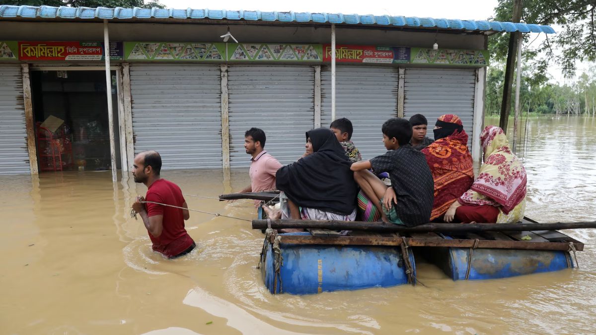Flood-affected people move to a safe place after several districts flooded, at Chhagalnaiya in Feni, Bangladesh, August 23, 2024. Reuters Flood-affected people move to a safe place after several districts flooded, at Chhagalnaiya in Feni, Bangladesh, August 23, 2024. Reuters