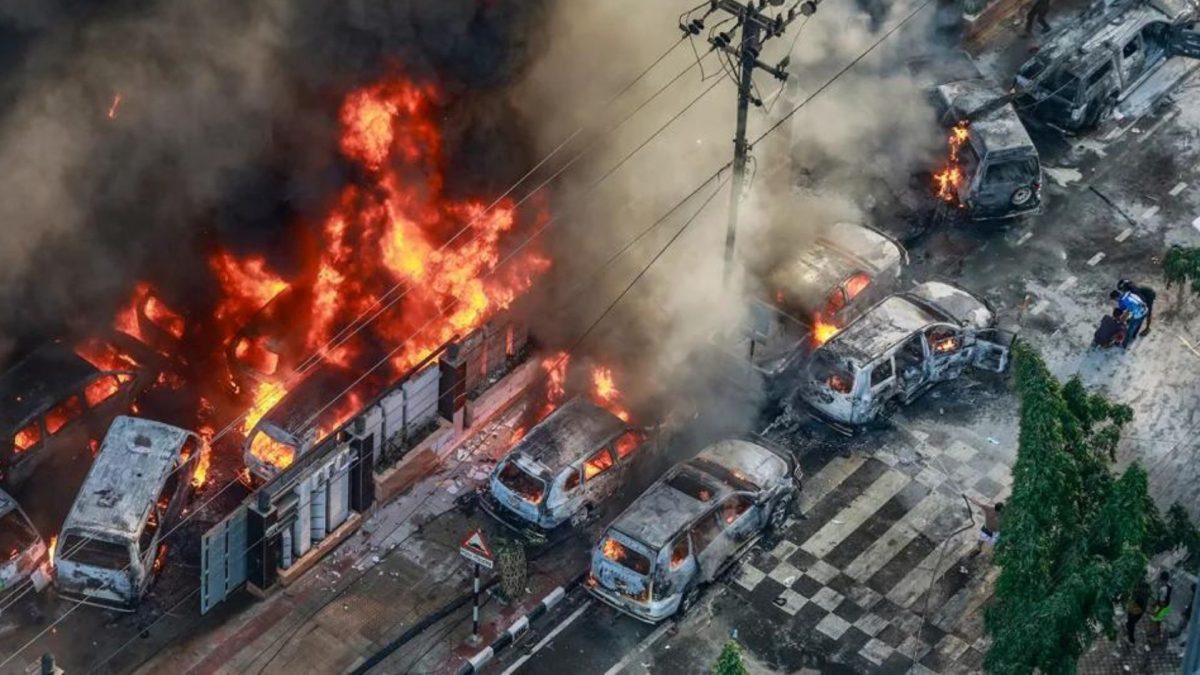 Smoke rises from burning vehicles after protesters set them on fire during anti-quota protests in Dhaka, Bangladesh on July 18, 2024. Source: AFP. Smoke rises from burning vehicles after protesters set them on fire during anti-quota protests in Dhaka, Bangladesh on July 18, 2024. Source: AFP.