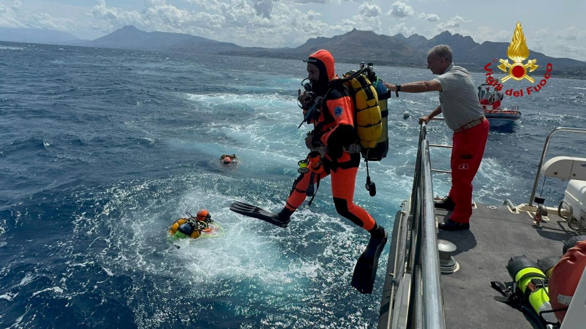 Divers operate in the sea to search for the missing, including British entrepreneur Mike Lynch, after a luxury yacht sank off Sicily, Italy August 19, 2024. File-Reuters Divers operate in the sea to search for the missing, including British entrepreneur Mike Lynch, after a luxury yacht sank off Sicily, Italy August 19, 2024. File-Reuters