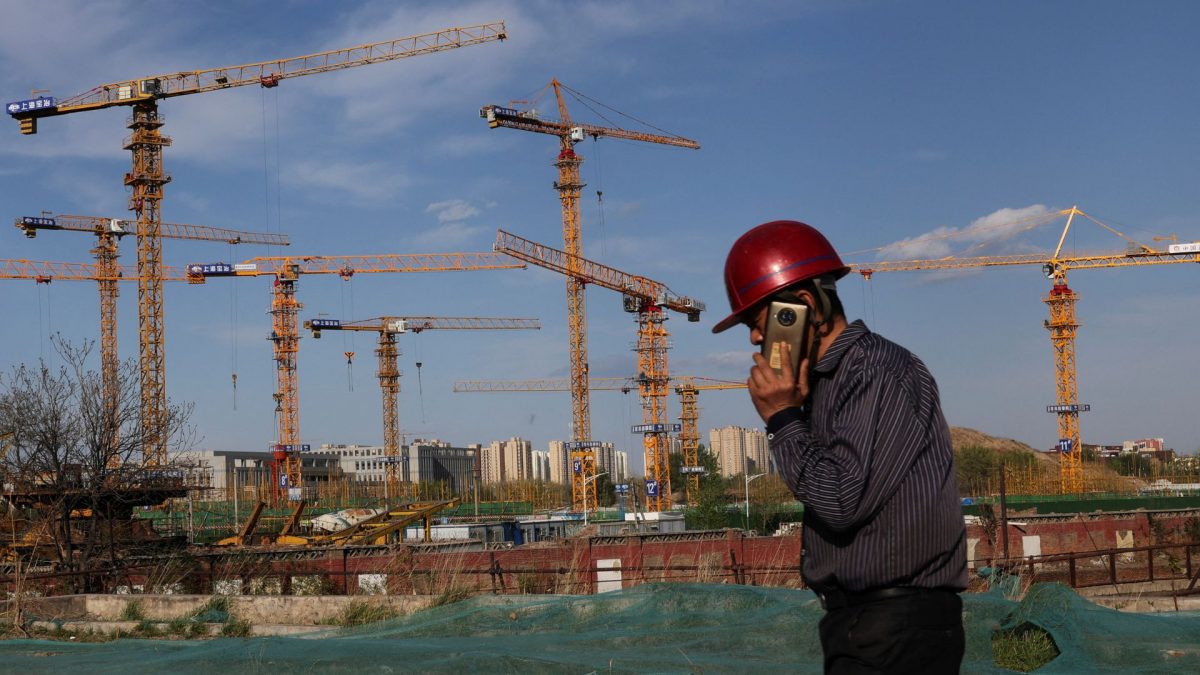 Foreign investors pull out a record $15 billion from China in a quarter Foreign investors pull out a record $15 billion from China in a quarter