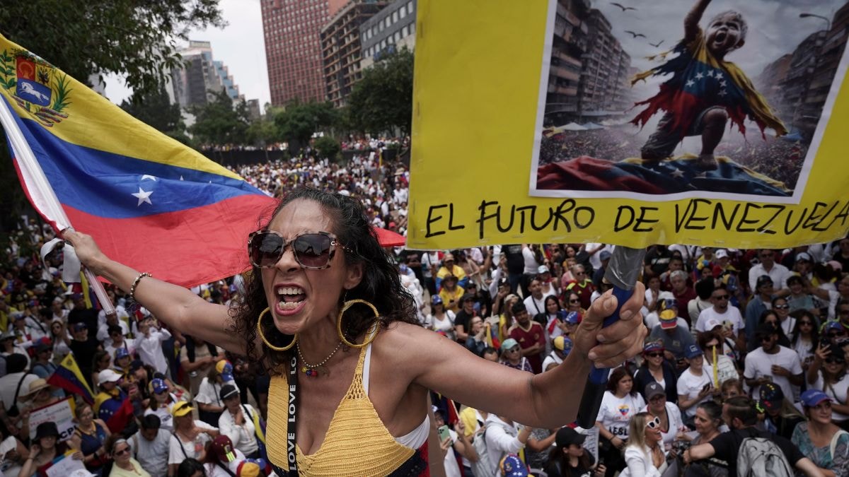 Machado lidera protestas callejeras en Venezuela mientras Maduro realiza manifestación para reiterar demanda de victoria – Firstpost