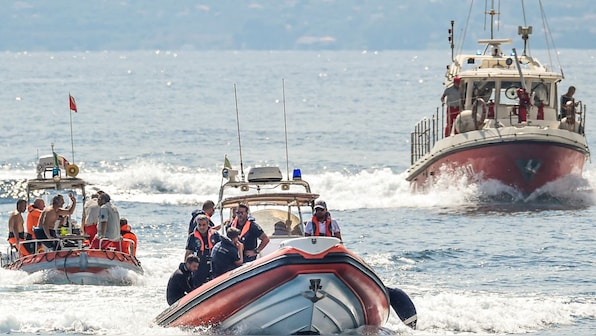  Italian prosecutors probe captain after vessel sinks off Sicily