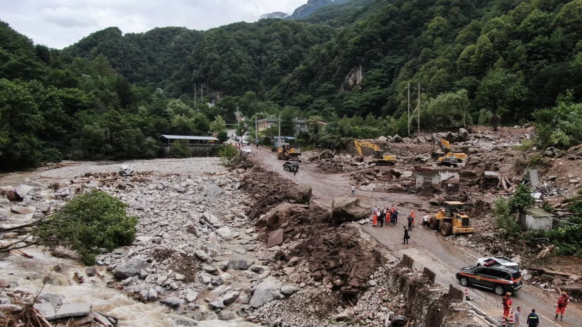 Flash flood and mudslide cause bridge collapse in China, 2 killed, several missing