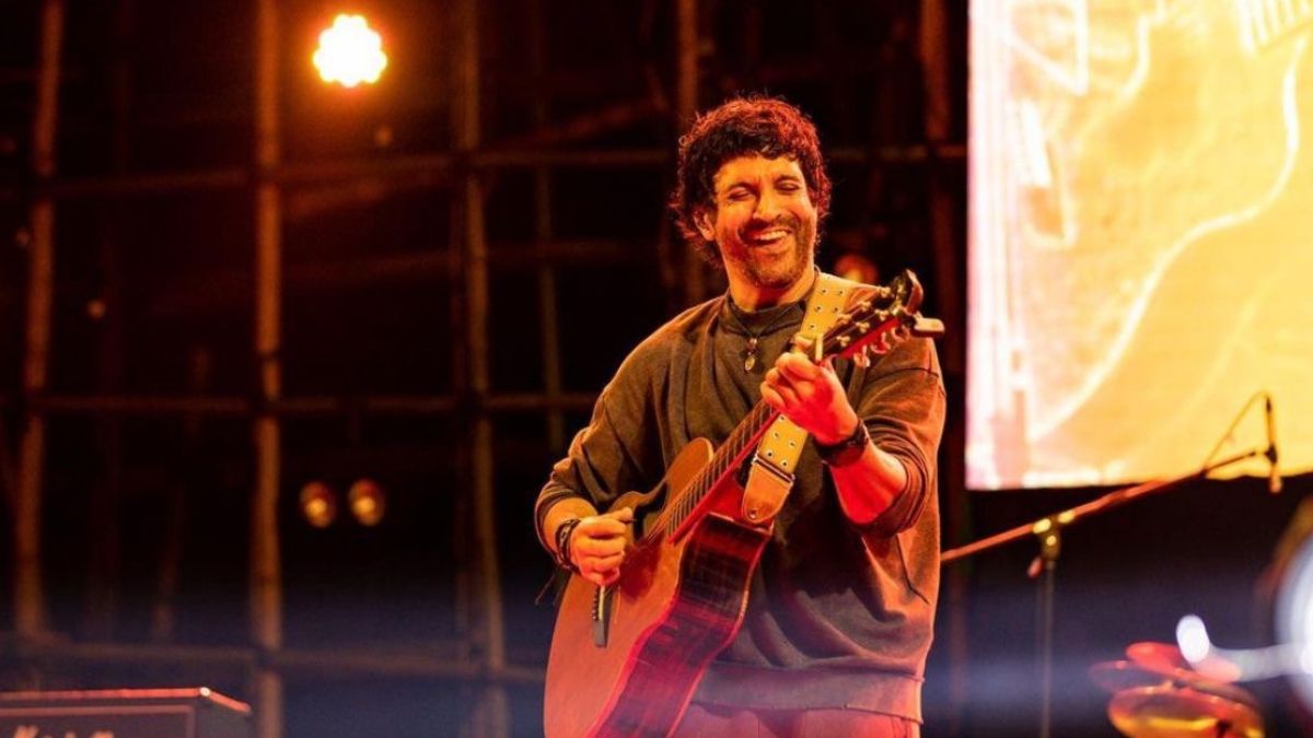 Times when Farhan Akhtar showed his singing prowess Times when Farhan Akhtar showed his singing prowess