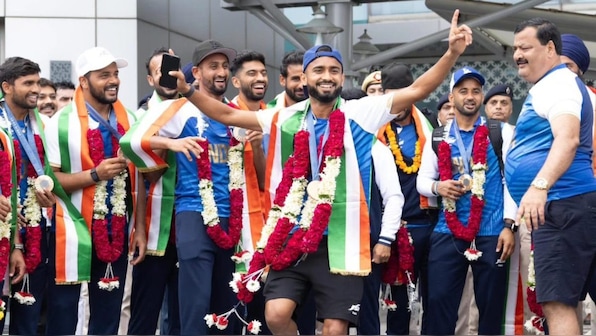 ‘Celebratory dhol, bhangra’: Indian hockey players receive grand welcome in Delhi, felicitated by sports minister