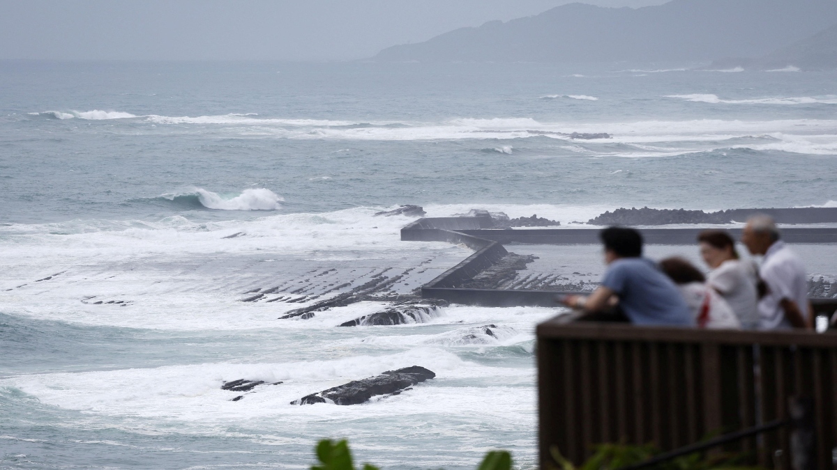 Torrential rains & travel turmoil: Typhoon Shanshan wreaks havoc across Japan Torrential rains & travel turmoil: Typhoon Shanshan wreaks havoc across Japan