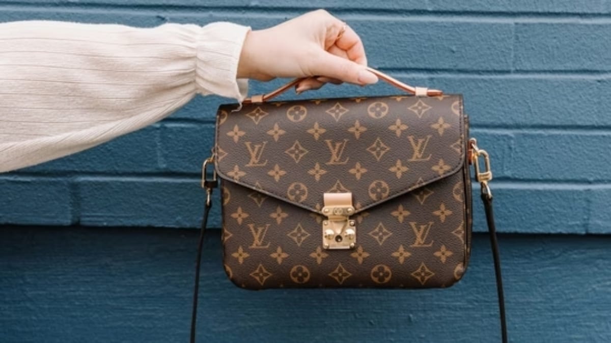 Chinese woman refuses to put Louis Vuitton bag under seat, kicked off flight