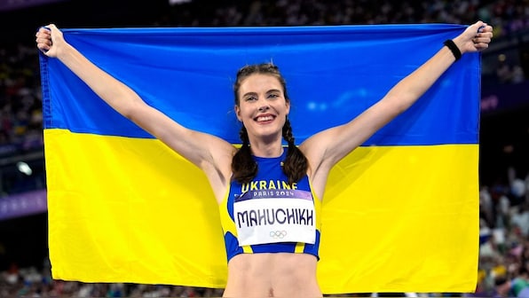  Mahuchikh, who fled war, wins Ukraine’s first individual gold