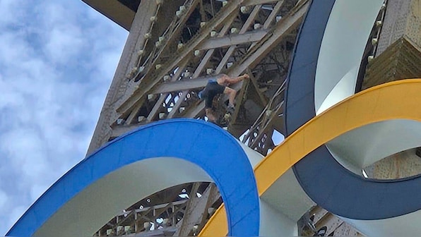  Eiffel Tower evacuated ahead of Paris Olympics closing ceremony after unidentified man tries to climb structure