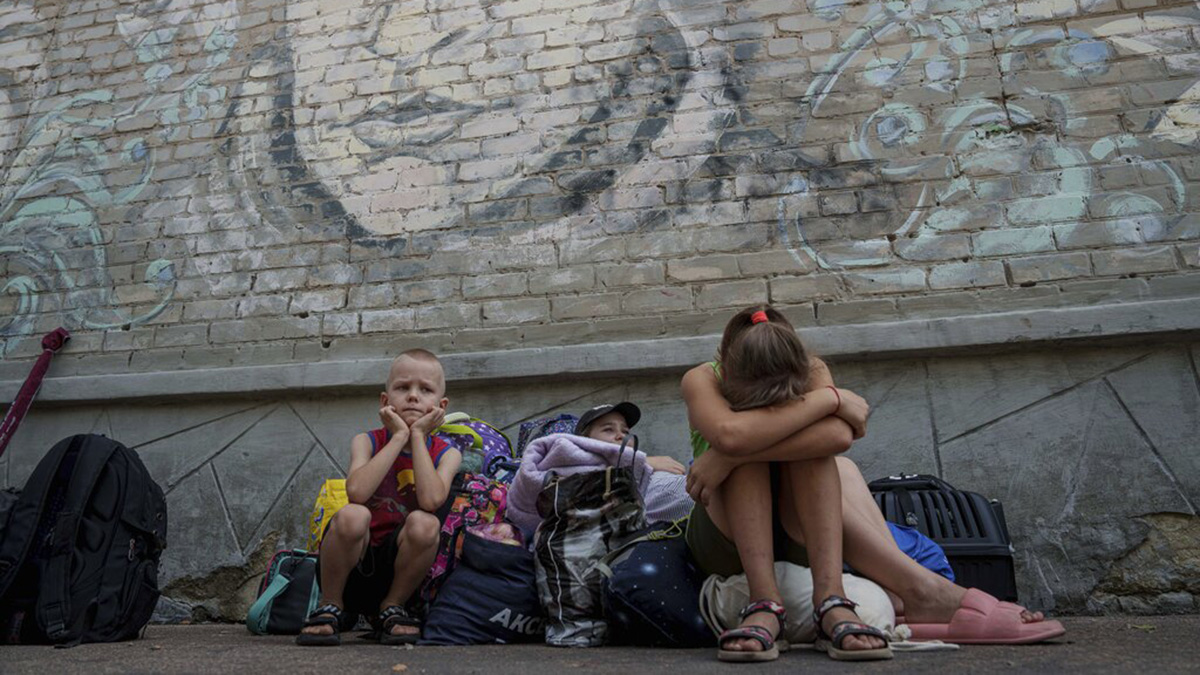 People wait for evacuation in Pokrovsk, Donetsk region, Ukraine, on August 23, 2024. AP People wait for evacuation in Pokrovsk, Donetsk region, Ukraine, on August 23, 2024. AP