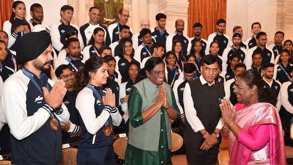 President Droupadi Murmu meets India's Olympics contingent, hails their performance