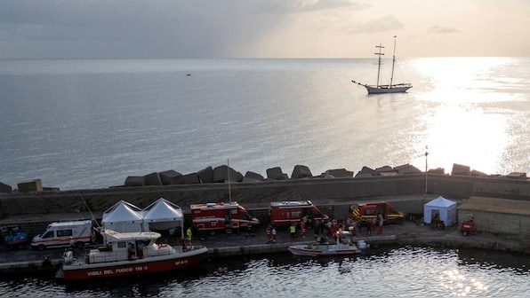 How air pockets may offer a fighting chance to those on board sunken Bayesian yacht