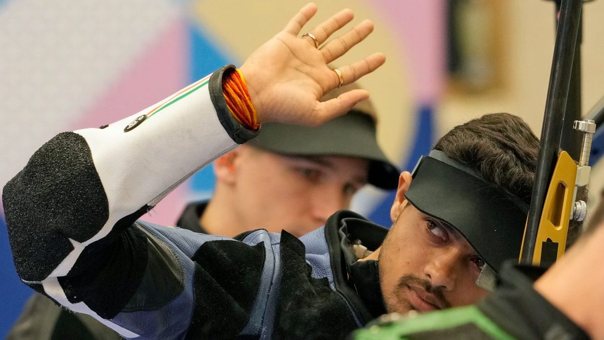 Paris Olympics 2024 medal brings double joy for Swapnil Kusale — Rs 1 crore prize and railway promotion Paris Olympics 2024 medal brings double joy for Swapnil Kusale — Rs 1 crore prize and railway promotion