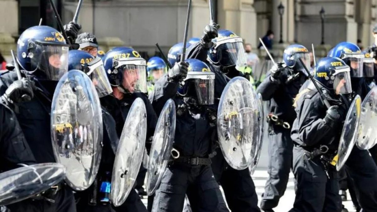 UK prepares for unrest, thousands of riot police on standby amid rising ...