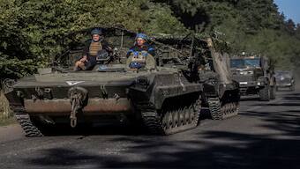 Ukrainian servicemen ride an armoured personnel carrier near the Russian border in Sumy region, Ukraine, August 14, 2024. REUTERS/Viacheslav Ratynskyi/File Photo Purchase Licensing Rights