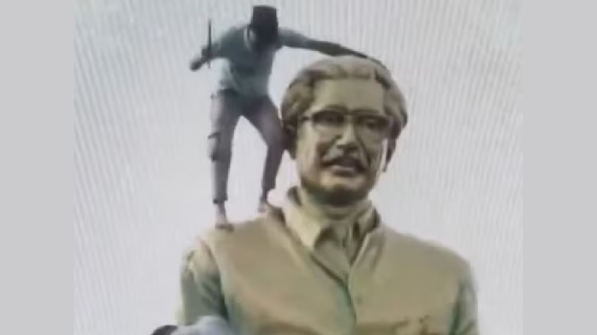 Watch: Bangladesh founder Mujibur-Rehman's statue hammered in Dhaka Watch: Bangladesh founder Mujibur-Rehman's statue hammered in Dhaka