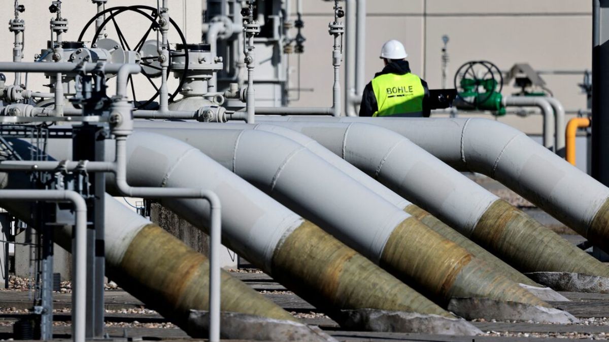 US, Russia & Germany discuss resuming energy supply to Europe via Soviet-era pipeline: Report US, Russia & Germany discuss resuming energy supply to Europe via Soviet-era pipeline: Report