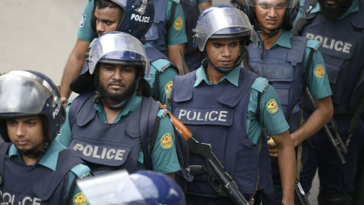 Major police reshuffle in Dhaka, 32 chiefs of city police stations transferred: Report Major police reshuffle in Dhaka, 32 chiefs of city police stations transferred: Report