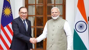 Prime Minister Narendra Modi with Malaysian PM Anwar Ibrahim (Photo: X/Narendra Modi)