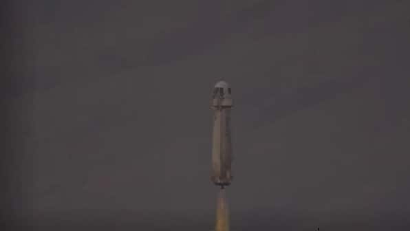 In 1st human spaceflight in 2 years, Blue Origin takes 6 tourists to ...