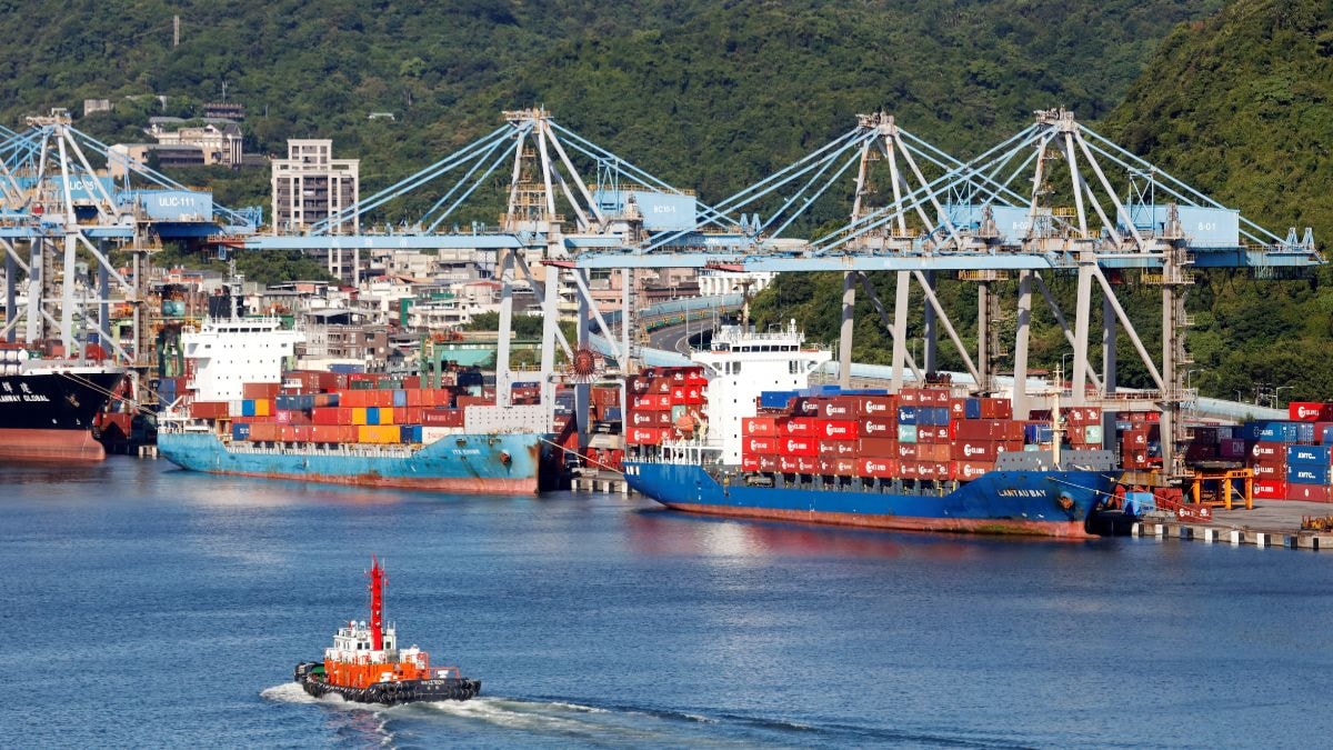 Chinese fishing boat sinks near Taiwanese island, three crew missing – Firstpost