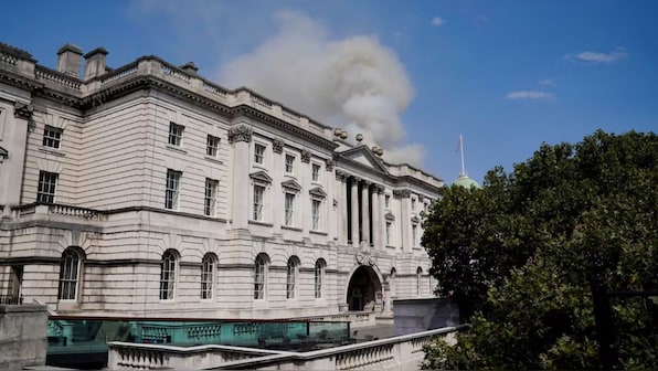 Major fire erupts at London's Somerset house; hundreds of firefighters on scene