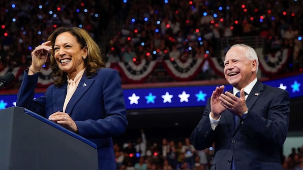 Harris & Walz campaign by bus in key Pennsylvania battleground