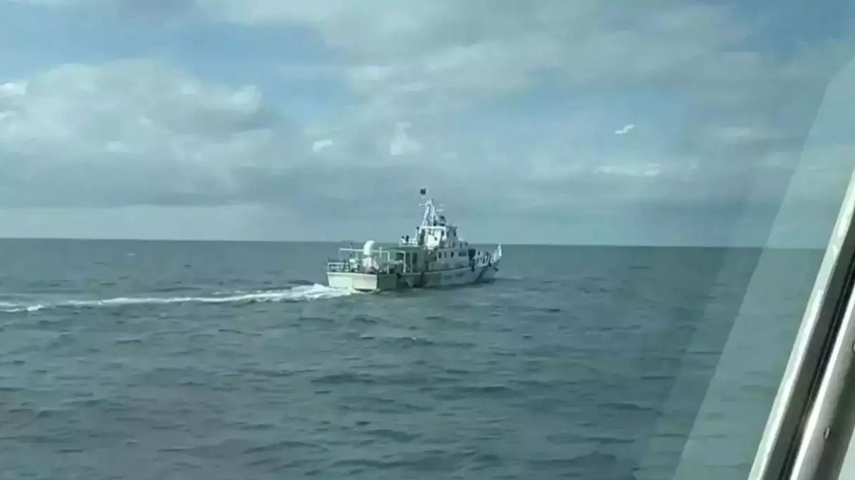 Chinese Navy ship enters Japanese waters days after its military aircraft violated airspace Chinese Navy ship enters Japanese waters days after its military aircraft violated airspace