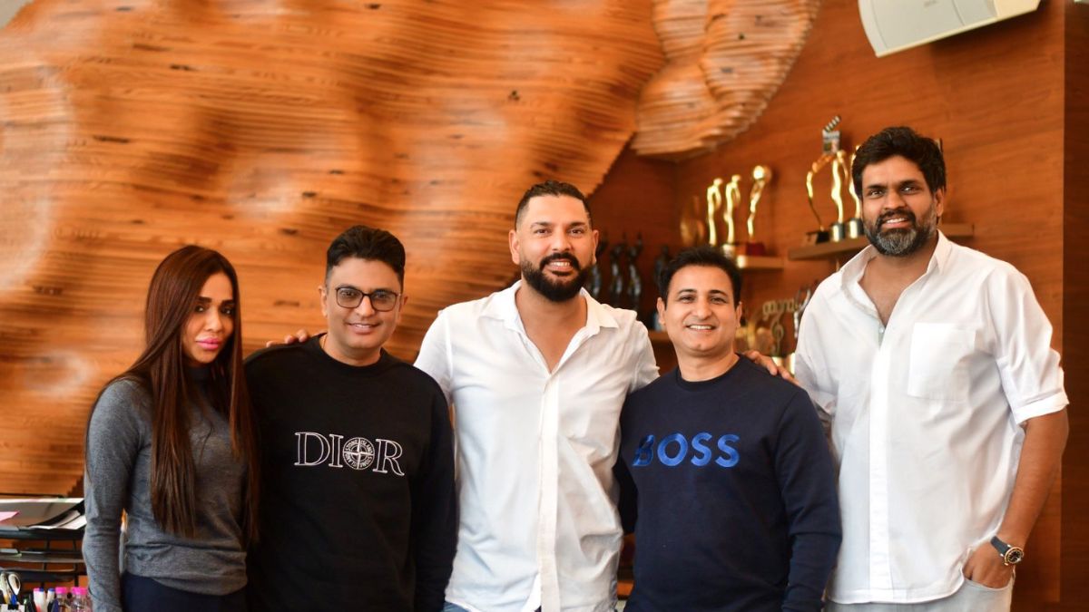 Indian cricketer Yuvraj Singh announces his biopic, to be helmed by Bhushan Kumar and Ravi Bhagchandka Indian cricketer Yuvraj Singh announces his biopic, to be helmed by Bhushan Kumar and Ravi Bhagchandka