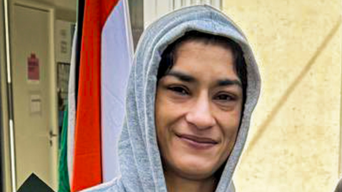 Vinesh describes Dr Pardiwala as 'an angel in disguise sent by god', says would've wrestled till 2032 'under different circumstances' Vinesh describes Dr Pardiwala as 'an angel in disguise sent by god', says would've wrestled till 2032 'under different circumstances'