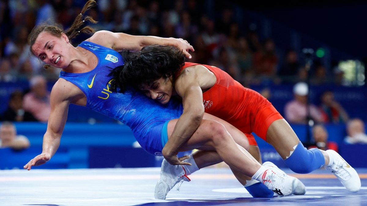 Vinesh Phogat reaches semi-finals after stunning No.1 seed Yui Susaki, Oksana Livach in 50kg wrestling event Vinesh Phogat reaches semi-finals after stunning No.1 seed Yui Susaki, Oksana Livach in 50kg wrestling event